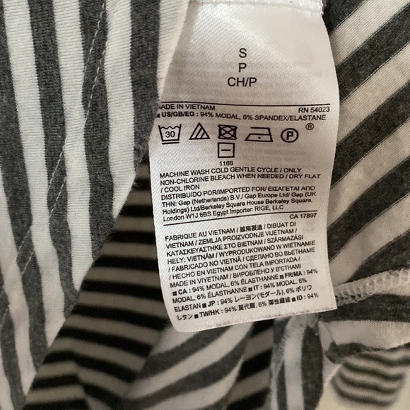 Banana Republic Luxespun Gray Grey White Striped Long Sleeve Curved Hem Modal - Picture 3 of 4